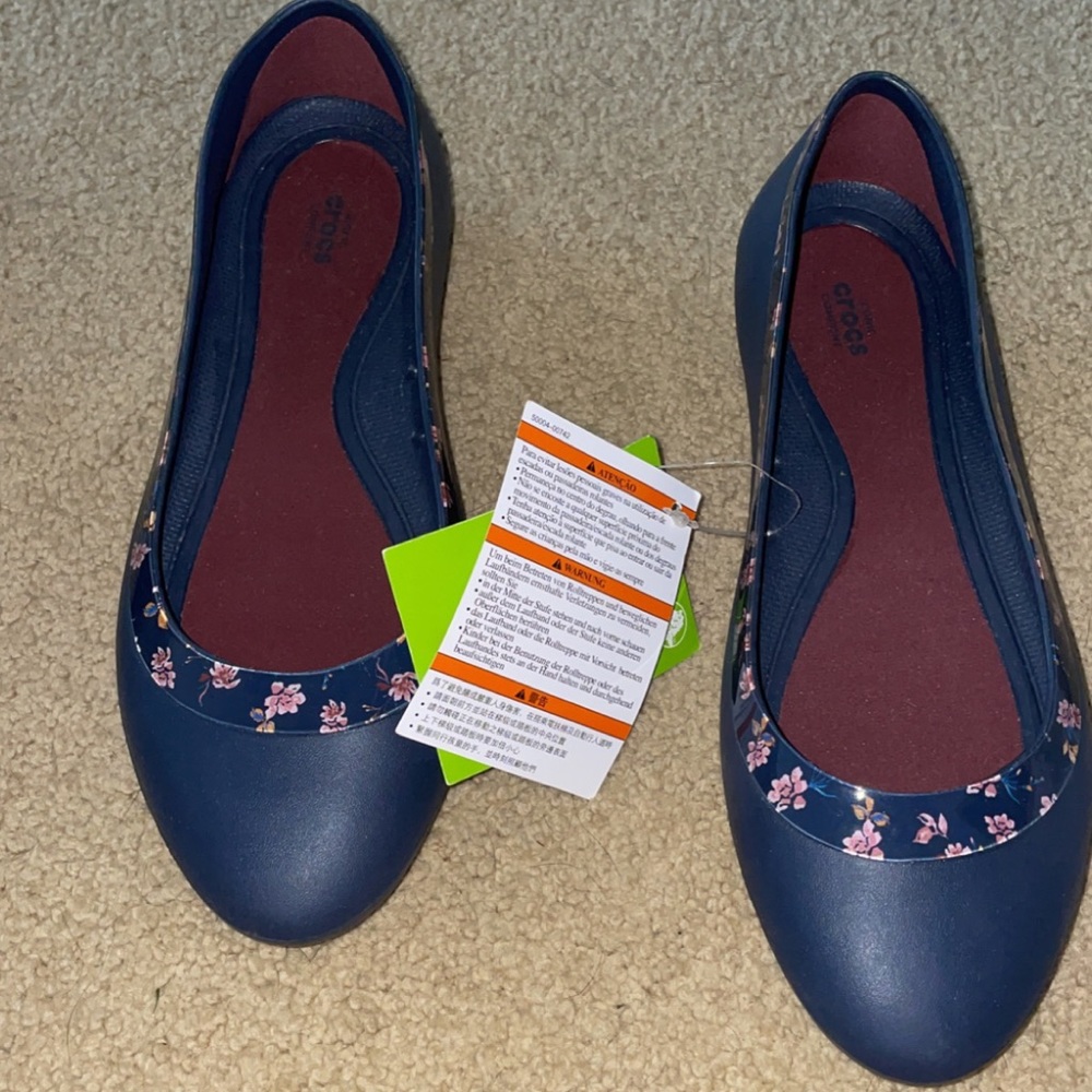 Navy blue floral lining crocs flats size 9 NWT
